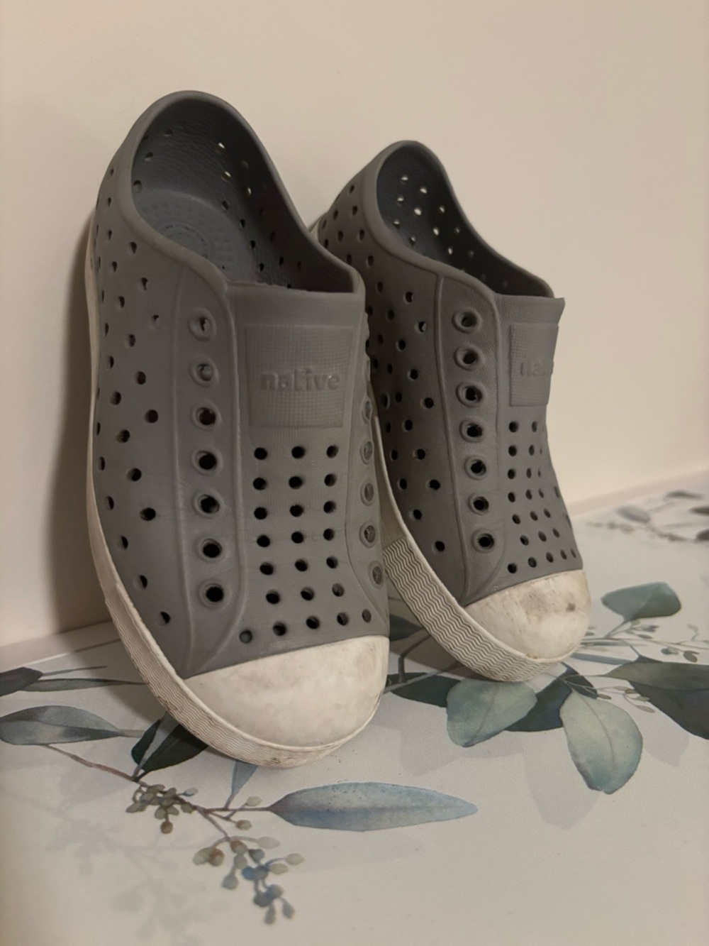 Native Gray Jefferson Slip-On Shoes with White Toe Caps Size 12